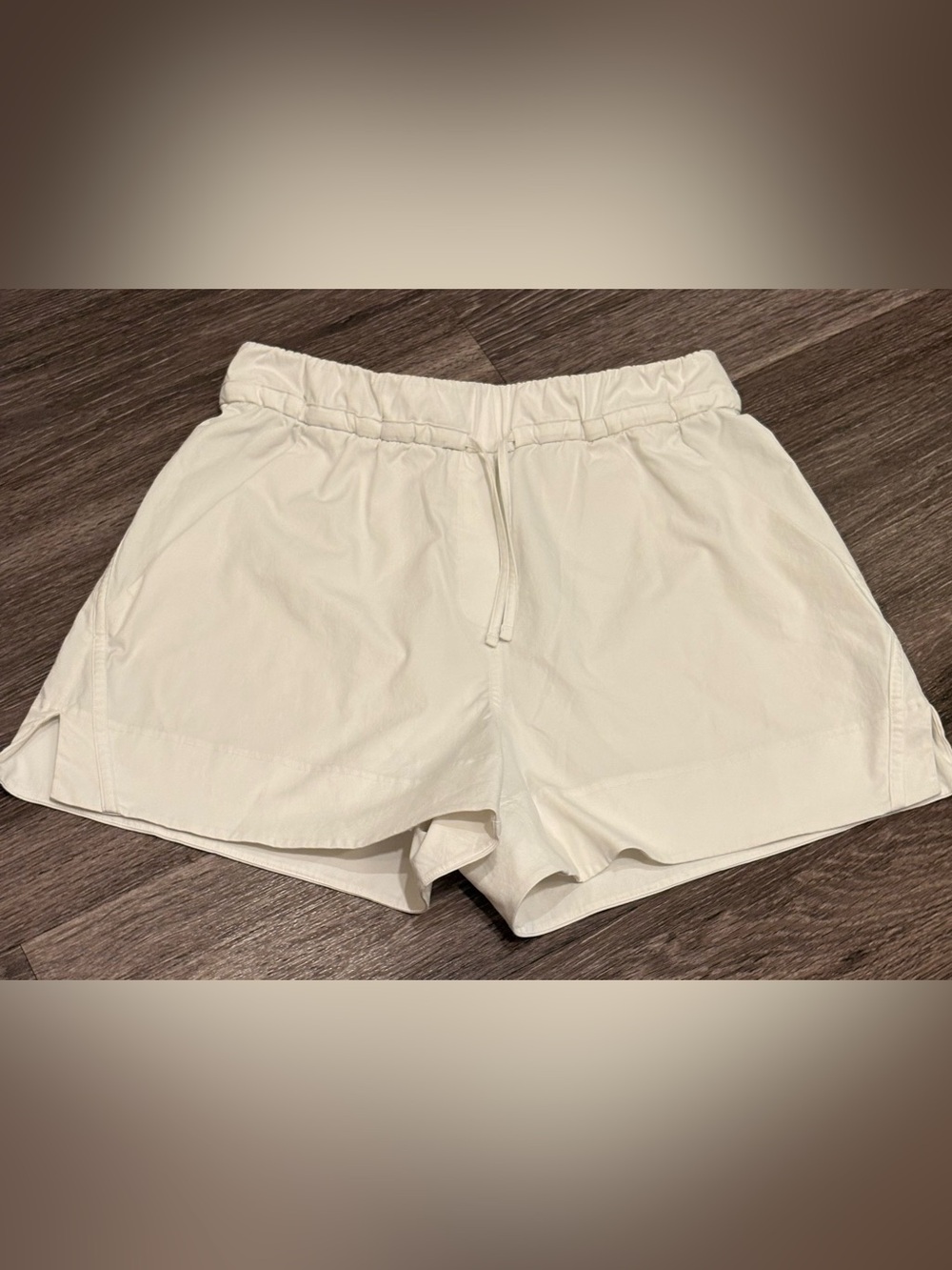 Lululemon Women’s Cinchable Waist High-Rise Woven Short 3.5 White Size Small